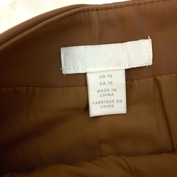 ✨Faux leather mini skirt - Picture 2 of 5